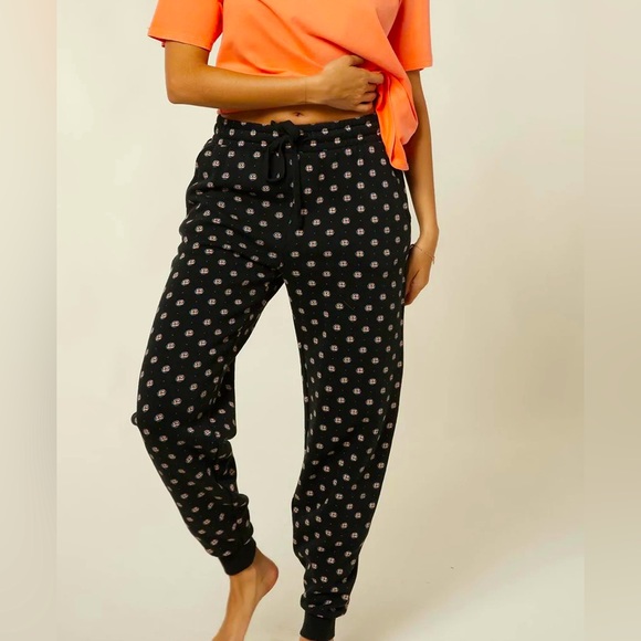 O'Neill Pants - O’Neill Women’s bayside jogger pants. Pull on drawstring XL Black NWT